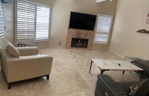 Huntington Beach Casa | Pacific Breeze Right Next to Huntington Beach Pier! Steps from Beach!
