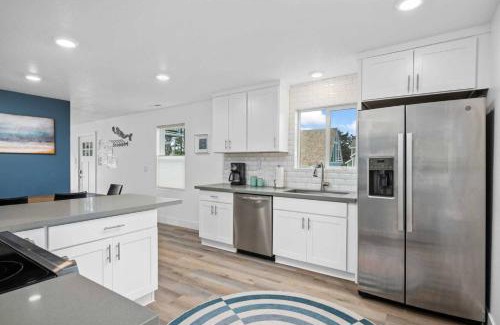 Rockaway Beach Casa | Pacific Getaway in Rockaway Beach