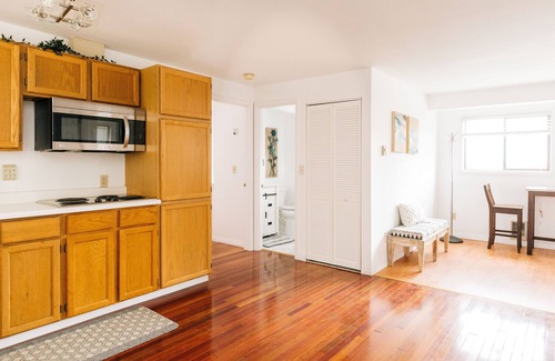 Mukilteo Casa | Pacific Northwest Living Guest House - 1 Bedroom + Loft with Queen Bed
