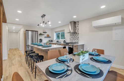 Tukwila Casa | Pacific Northwest Retreat Duplex 3min from Seattle by RedAwning