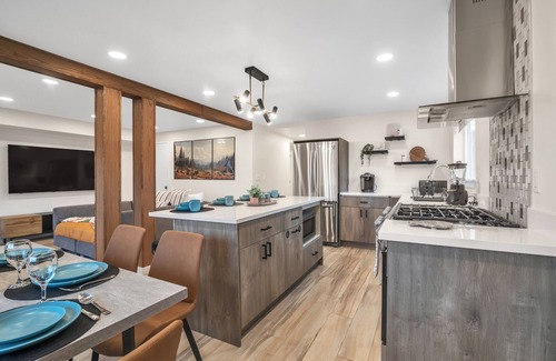 Tukwila Casa | Pacific Northwest Retreat Duplex 3min from Seattle by RedAwning