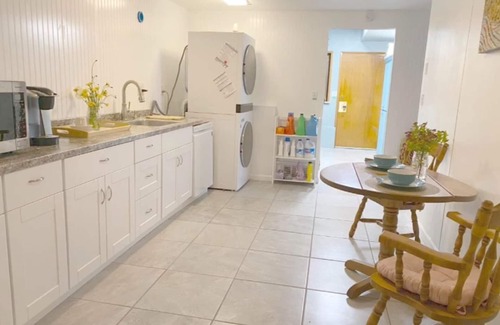 Aberdeen Casa | Pacific NW Getaway private basement complete and private entry.