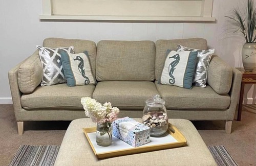 Aberdeen Casa | Pacific NW Getaway private basement complete and private entry.