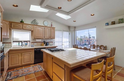 Ocean Beach Casa | Pacific OB Paradise: Walk to the beach!