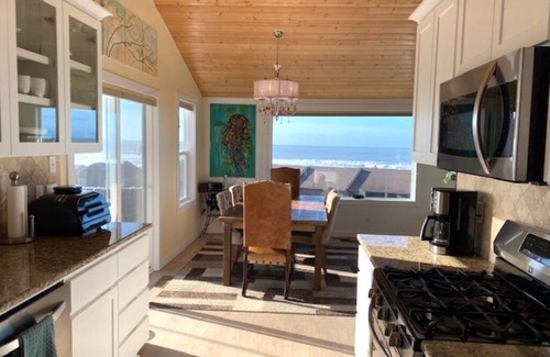 Logsden Casa | Pacific Ocean Dream Home Family and dog friendly walk to beach, food, & shopping