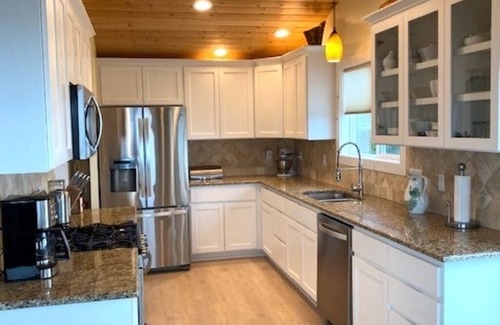 Logsden Casa | Pacific Ocean Dream Home Family and dog friendly walk to beach, food, & shopping