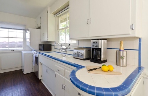 Pacific Palisades Apartamento | Pacific Palisades Dúplex de 2 dormitorios con encanto junto a Palisades Village