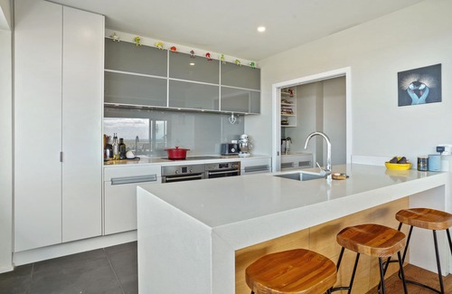 Christchurch City Centre Cabaña | Pacific Panorama - Christchurch Holiday Apartment