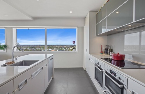 Christchurch City Centre Cabaña | Pacific Panorama - Christchurch Holiday Apartment