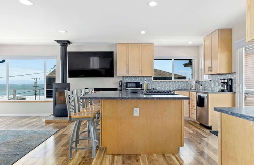 Eastside Santa Cruz Casa | Pacific Paradise steps from the Beach!