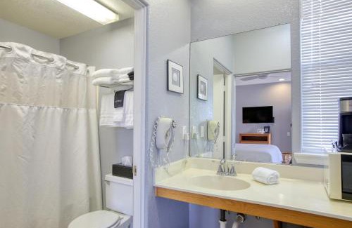 Oceano Casa | Pacific Plaza #105 Studio - Oyster Outlook - StudioD-King