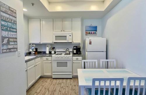 Oceano Casa | Pacific Plaza #608 - Oceano Getaway - 1BdrmUp-K-QSofa