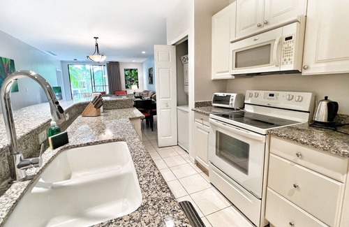 Coco Condominio | PACIFICO L1307 -Spacious 2 Bedroom Condo - Close to Pools, Shops and Beach!