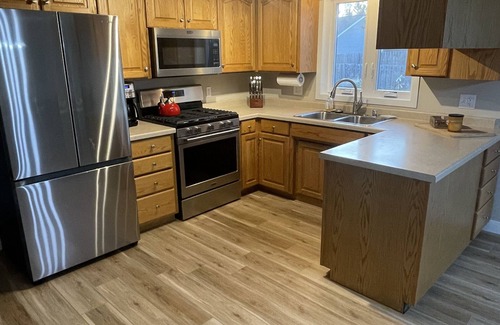 Forest Junction Casa | Packer Games, EAA, 2025 NFL Draft, Performing Arts - Cozy Complete Stay with Us!