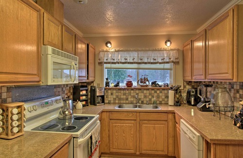 Randle Casa | Packwood Getaway w/ Game Room, Grill & Patio