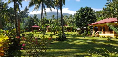 Mambajao Cama Y Desayuno | Paco's Garden Home Stay