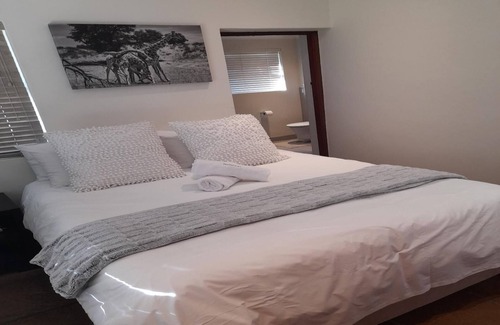 Simondium Casa | Paddabult Self Catering Cottages