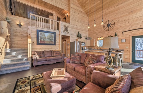 Hayward Cabina | Paddle Ready: Hayward Lake View Retreat w/ BBQ