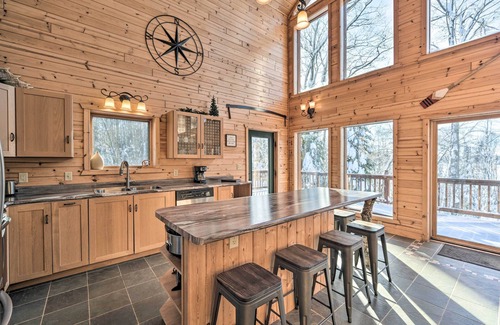 Hayward Cabina | Paddle Ready: Hayward Lake View Retreat w/ BBQ
