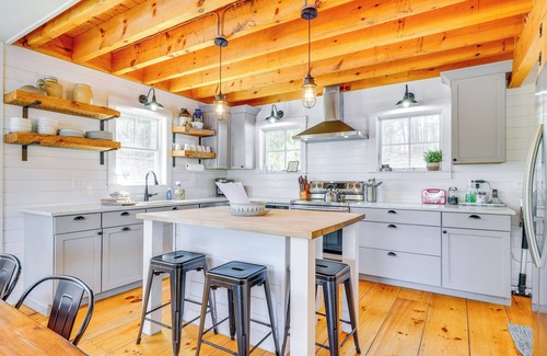 Wallingford Casa | Paddle, Swim & Hike: Family Lake House in Vermont