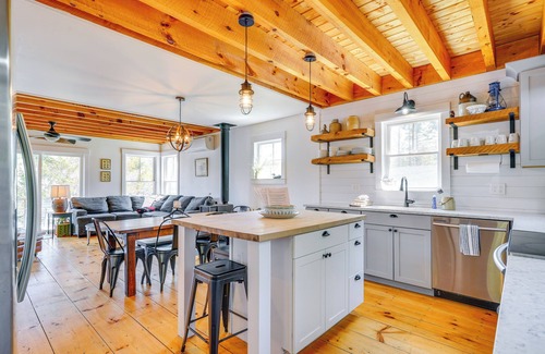 Wallingford Casa | Paddle, Swim & Hike: Family Lake House in Vermont
