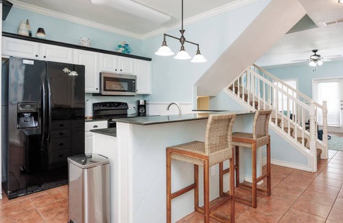 Corpus Christi Casa | Padre Island Retreat – 3 BDR in Resort Oasis! Optional Golf Cart