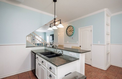 Corpus Christi Casa | Padre Island Retreat – 3 BDR in Resort Oasis! Optional Golf Cart