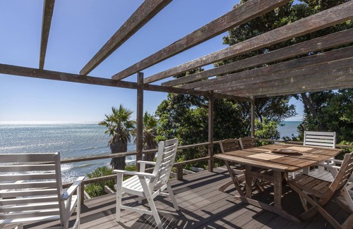 Paekakariki Casa | PAEKAKARIKI RETREAT – PAEK?K?RIKI BEACHFRONT HOME in Kapiti Coast
