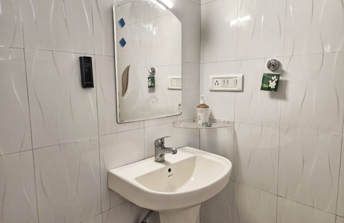 New Manali Hotel | Page 3 - Riverside Rooms & Bar