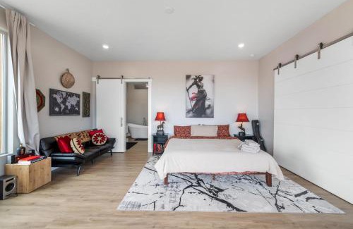 Big Water Casa | Page Arizona border town- Crimson Suite, Desert Canyon Getaway with views