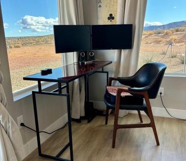 Big Water Casa | Page Arizona border town- Crimson Suite, Desert Canyon Getaway with views