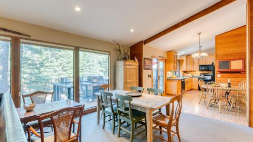 Tahoe Woods Casa | Paige Meadow by AvantStay Near Lake Tahoe City