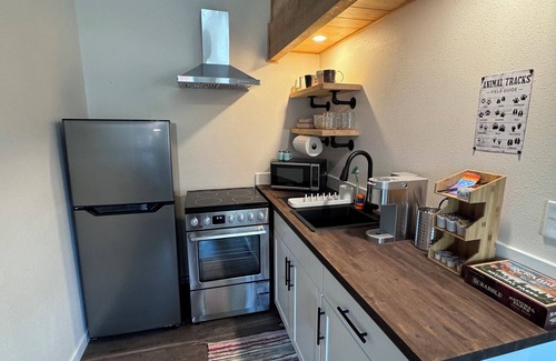East Glacier Park Village Cabina | Painted Teepee Mountain Retreat