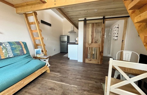 East Glacier Park Village Cabina | Painted Teepee Mountain Retreat