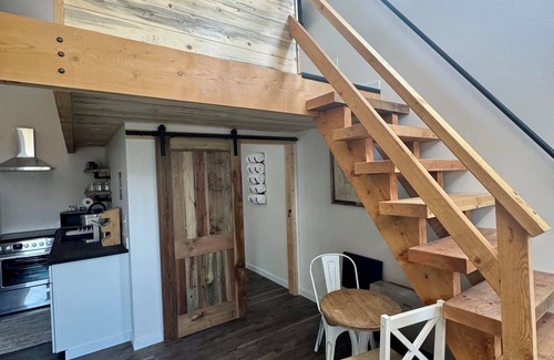 East Glacier Park Village Cabina | Painted Teepee Mountain Retreat