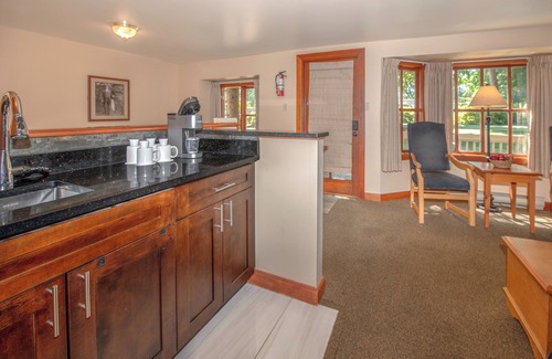 Campbell River Cabina | Painter's Lodge