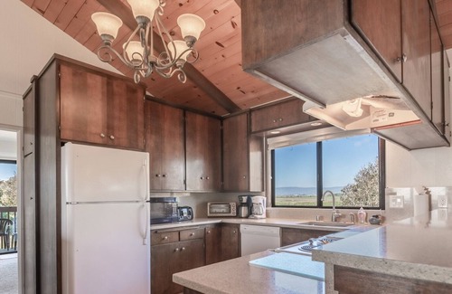 Watsonville Casa | Pajaro Dunes Resort: Family friendly home for 12 just steps away from the water!