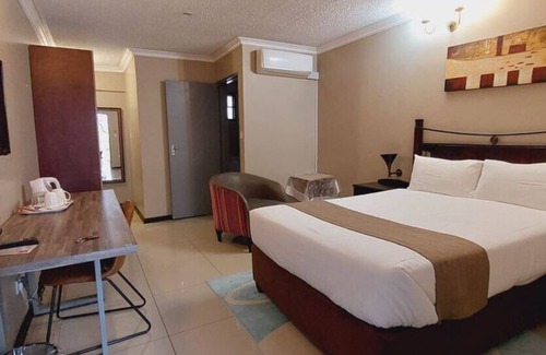 Central Hotel | Paje Bush Hotel