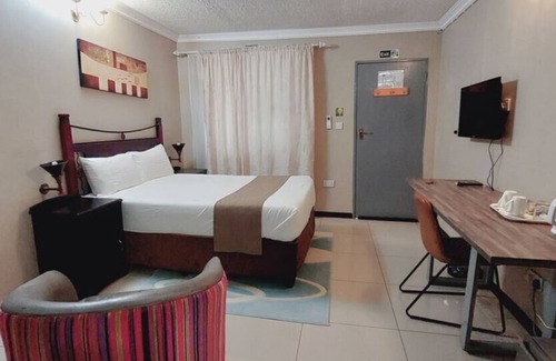 Central Hotel | Paje Bush Hotel