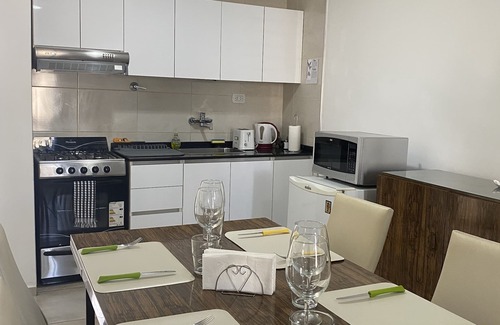 Centro de la ciudad de Mendoza Apartamento | Es un espacio muy bien equipado para que tu estancia sea la ideal.