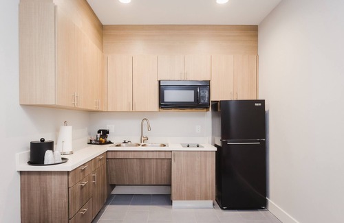 Northeast Houston Hotel | Palace Inn Blue Houston East Beltway 8
