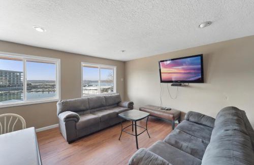 Lake Ozark Casa | Palace Sleep 20- Bachelor/Bachelorette Parties Welcome!