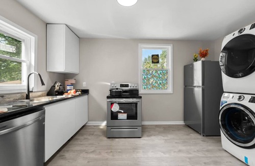 Detroit Casa | Palacio Mexicano. Charming 3bedroom house in beautiful Detroit with WiFi and AC