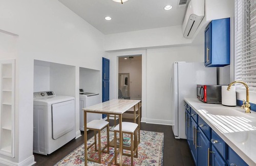 Milan Apartamento | Palais Apartment. Uptown Dreams. Kitchen & Laundry