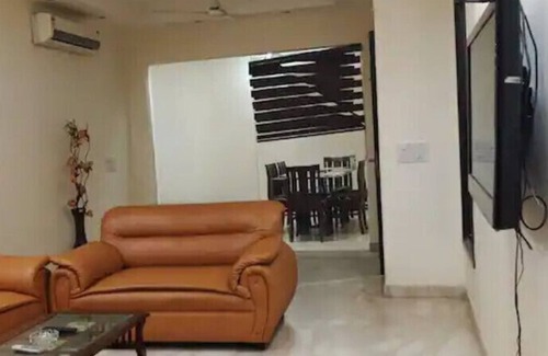 Nehru Place Apartamento | Palatial 4 BHK Apartment next to GK-2 Market