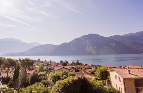 Azzano Villa | Palazzo Palazzo duerme 10 con jardín privado con vista al lago
