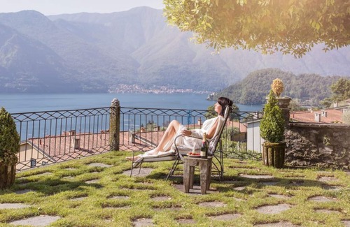 Azzano Villa | Palazzo Palazzo duerme 10 con jardín privado con vista al lago