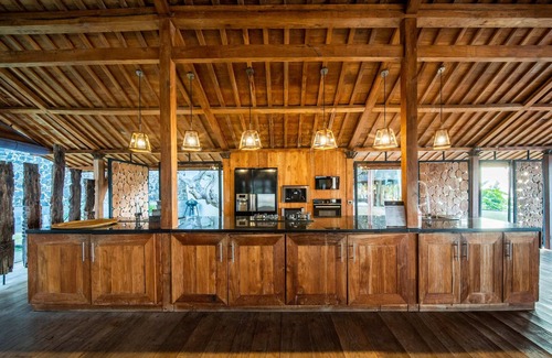 Banjar Casa | Palatial Wooden Villa, 4br, Lovina