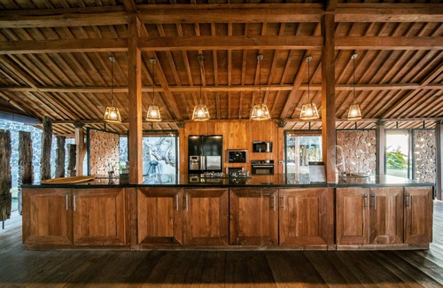 Banjar Casa | Palatial Wooden Villa, 4br, Lovina