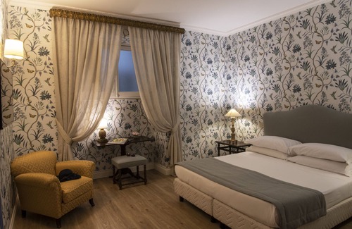 Albergheria Cama Y Desayuno | Palazzo Arone dei Baroni di Valentino